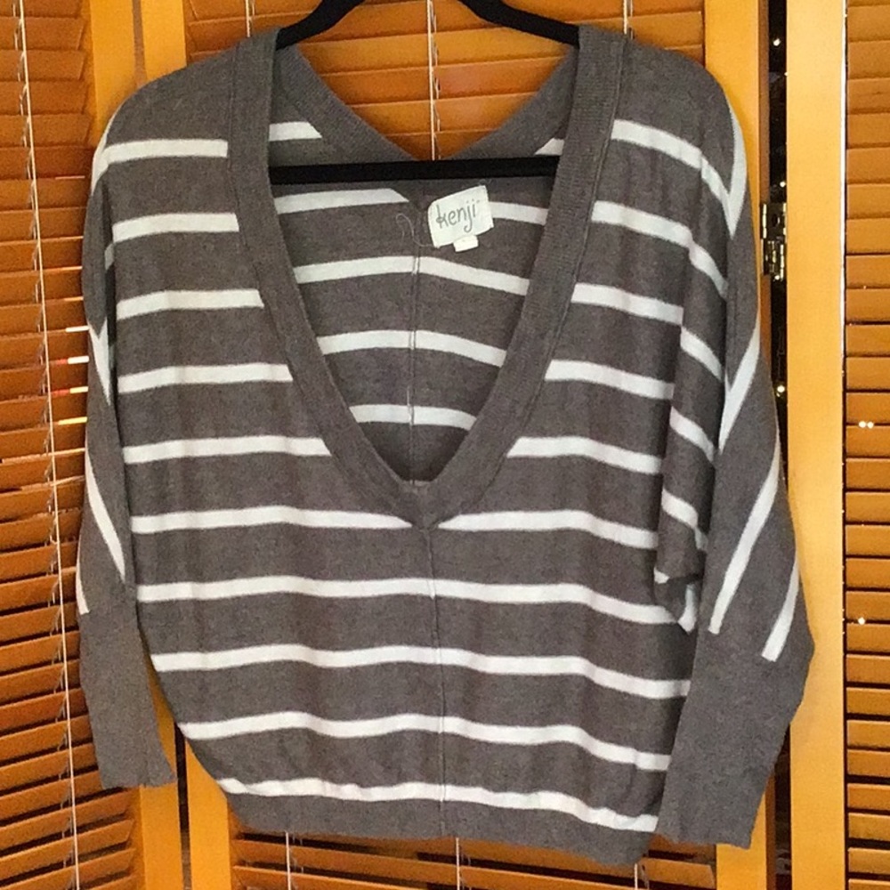 Kenzi v scoop neck midriff brown and white long sleeve sweater